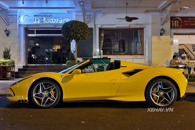 Ngắm Ferrari F8 Spider hơn 20 tỷ “độ” Novitec độc nhất Việt Nam - Hình 7 Ngam Ferrari F8 Spider hon 20 ty “do” Novitec doc nhat Viet Nam-Hinh-7