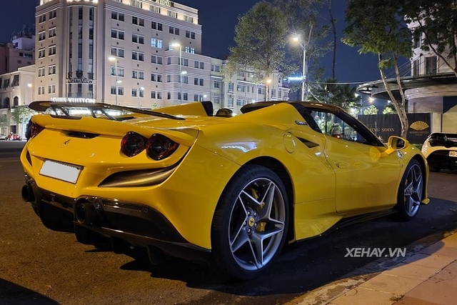 Ngắm Ferrari F8 Spider hơn 20 tỷ “độ” Novitec độc nhất Việt Nam - Hình 3 Ngam Ferrari F8 Spider hon 20 ty “do” Novitec doc nhat Viet Nam-Hinh-3