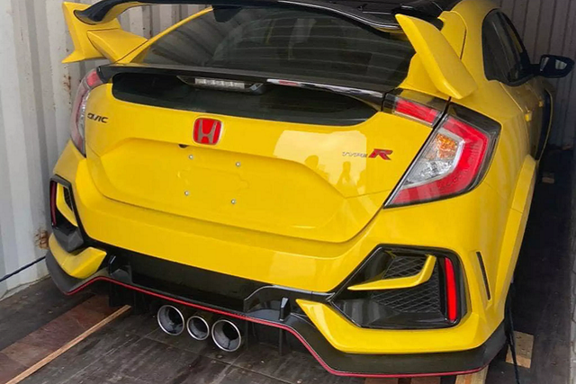 Ngắm Honda Civic Type R tại Việt Nam, giá khoảng hơn 3 tỷ đồng - Hình 3 Ngam Honda Civic Type R tai Viet Nam, gia khoang hon 3 ty dong-Hinh-3