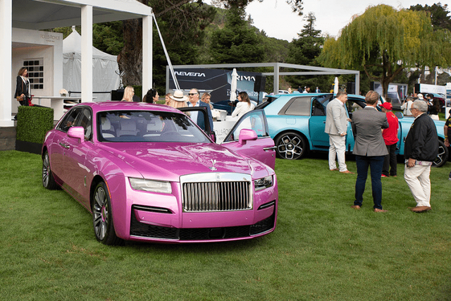 Đại gia Việt mua xe siêu sang Rolls-Royce Ghost tặng vợ Dai gia Viet mua xe sieu sang Rolls-Royce Ghost tang vo