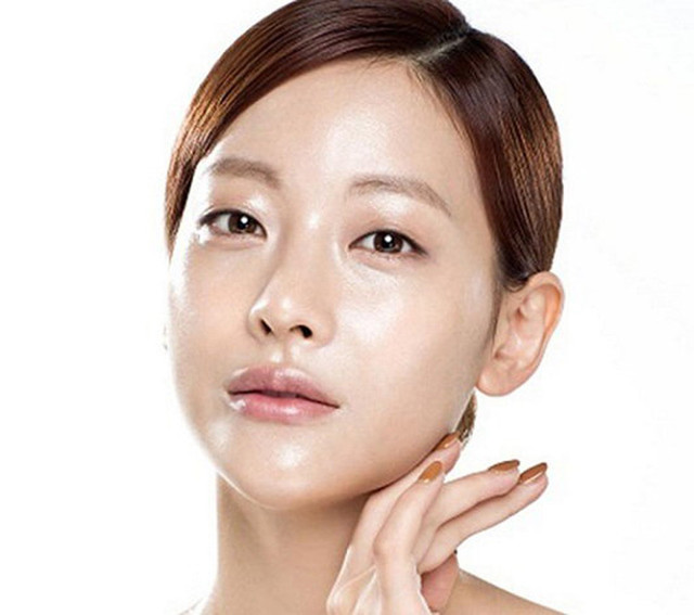 Chăm sóc da dầu thế nào để không bóng nhờn trong ngày hè oi bức? - Hình 4 Cham soc da dau the nao de khong bong nhon trong ngay he oi buc?-Hinh-4