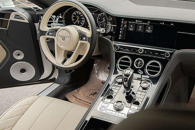 Cường Đô La khoe Bentley Continental GT 20 tỷ đồng - Hình 6 Cuong Do La khoe Bentley Continental GT 20 ty dong-Hinh-6