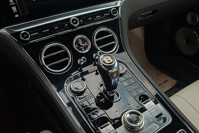 Cường Đô La khoe Bentley Continental GT 20 tỷ đồng - Hình 8 Cuong Do La khoe Bentley Continental GT 20 ty dong-Hinh-8