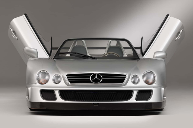 Rao bán Mercedes CLK GTR Roadster chạy 21 năm giá 248 tỷ đồng - Hình 2 Rao ban Mercedes CLK GTR Roadster chay 21 nam gia 248 ty dong-Hinh-2