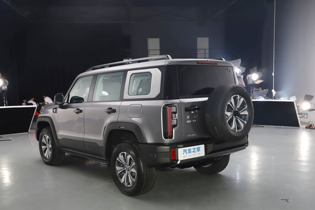 Mẫu SUV BAIC BJ40 thế hệ mới 2024 chỉ 603 triệu đồng - Hình 9 Mau SUV BAIC BJ40 the he moi 2024 chi 603 trieu dong-Hinh-9