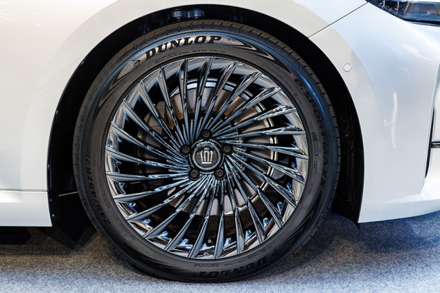 Cận cảnh Toyota Crown Sedan 2024 bộ trưởng “bằng xương, bằng thịt” - Hình 6 Can canh Toyota Crown Sedan 2024 bo truong “bang xuong, bang thit”-Hinh-6