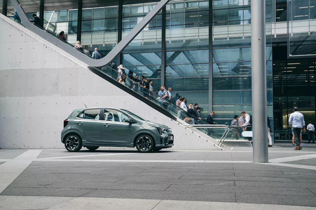 Xem Kia Morning đậm chất thể thao chỉ từ 295 triệu đồng - Hình 6 Xem Kia Morning dam chat the thao chi tu 295 trieu dong-Hinh-6