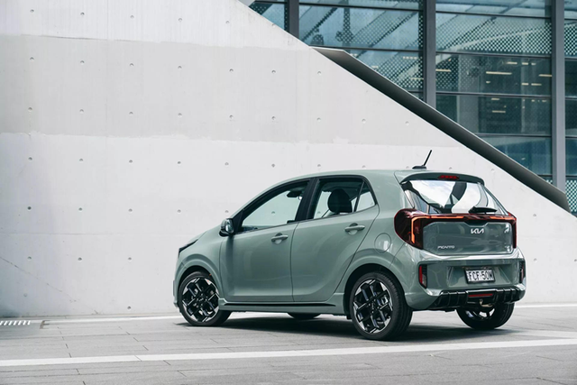 Xem Kia Morning đậm chất thể thao chỉ từ 295 triệu đồng - Hình 2 Xem Kia Morning dam chat the thao chi tu 295 trieu dong-Hinh-2