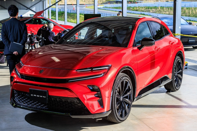 Toyota Crown Sport 2024 trông giống như siêu xe Toyota Crown Sport 2024 trong giong nhu sieu xe