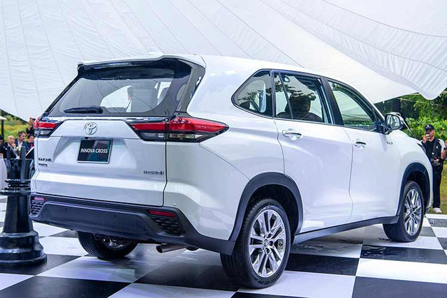 Toyota Innova Cross Hybrid giá gần 1 tỷ đồng tại Việt Nam có gì hay? - Hình 3 Toyota Innova Cross Hybrid gia gan 1 ty dong tai Viet Nam co gi hay?-Hinh-3