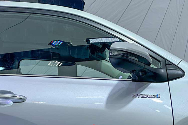 Toyota Innova Cross Hybrid giá gần 1 tỷ đồng tại Việt Nam có gì hay? - Hình 4 Toyota Innova Cross Hybrid gia gan 1 ty dong tai Viet Nam co gi hay?-Hinh-4