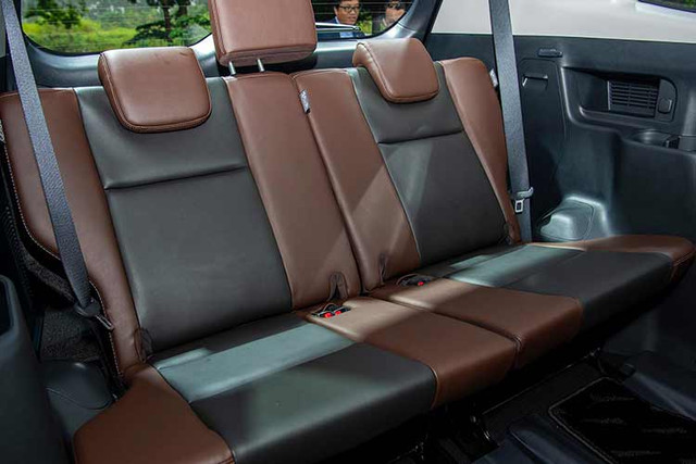 Toyota Innova Cross Hybrid giá gần 1 tỷ đồng tại Việt Nam có gì hay? - Hình 10 Toyota Innova Cross Hybrid gia gan 1 ty dong tai Viet Nam co gi hay?-Hinh-10