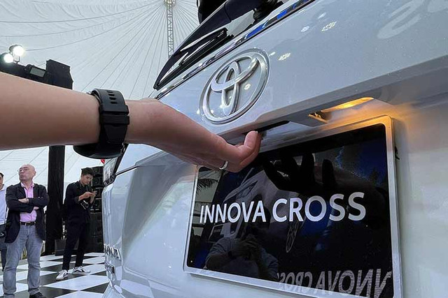 Toyota Innova Cross Hybrid giá gần 1 tỷ đồng tại Việt Nam có gì hay? - Hình 12 Toyota Innova Cross Hybrid gia gan 1 ty dong tai Viet Nam co gi hay?-Hinh-12