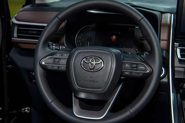 Toyota Innova Cross Hybrid giá gần 1 tỷ đồng tại Việt Nam có gì hay? - Hình 7 Toyota Innova Cross Hybrid gia gan 1 ty dong tai Viet Nam co gi hay?-Hinh-7