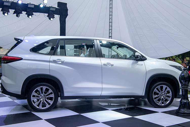 Toyota Innova Cross Hybrid giá gần 1 tỷ đồng tại Việt Nam có gì hay? - Hình 2 Toyota Innova Cross Hybrid gia gan 1 ty dong tai Viet Nam co gi hay?-Hinh-2