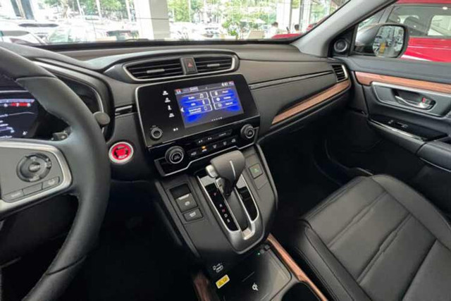 Honda CR-V 2022 giảm giá tới 200 triệu xả hàng tồn - Hình 5 Honda CR-V 2022 giam gia toi 200 trieu xa hang ton-Hinh-5