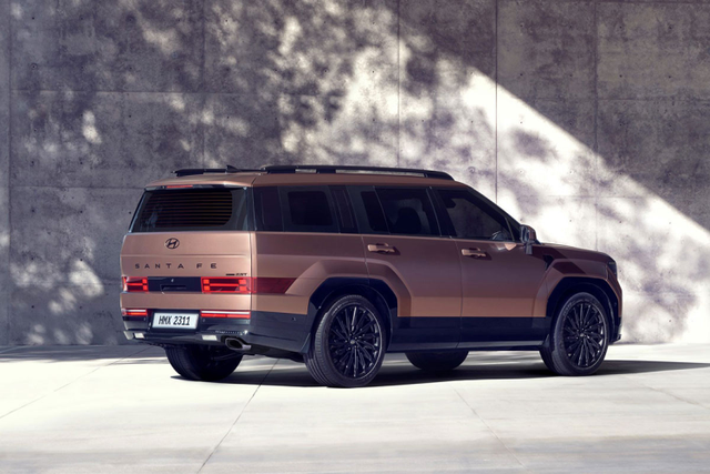 Cận cảnh Hyundai SantaFe Hybrid 2024 từ 705 triệu đồng - Hình 10 Can canh Hyundai SantaFe Hybrid 2024 tu 705 trieu dong-Hinh-10
