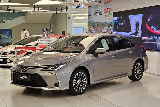 Toyota Corolla Altis 2024 nâng cấp nhẹ, tăng giá bán - Hình 3 Toyota Corolla Altis 2024 nang cap nhe, tang gia ban-Hinh-3