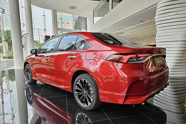Toyota Corolla Altis 2024 nâng cấp nhẹ, tăng giá bán - Hình 7 Toyota Corolla Altis 2024 nang cap nhe, tang gia ban-Hinh-7