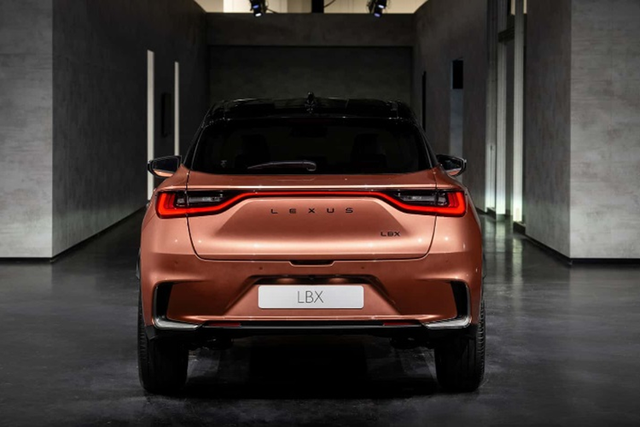 Chi tiết Lexus LBX 2024 chỉ hơn 800 triệu sắp về Việt Nam - Hình 5 Chi tiet Lexus LBX 2024 chi hon 800 trieu sap ve Viet Nam-Hinh-5