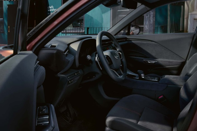 Chi tiết Lexus LBX 2024 chỉ hơn 800 triệu sắp về Việt Nam - Hình 7 Chi tiet Lexus LBX 2024 chi hon 800 trieu sap ve Viet Nam-Hinh-7