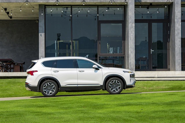Hyundai SantaFe Hybrid giá thực tế chỉ 1,235 tỷ đồng - Hình 6 Hyundai SantaFe Hybrid gia thuc te chi 1,235 ty dong-Hinh-6