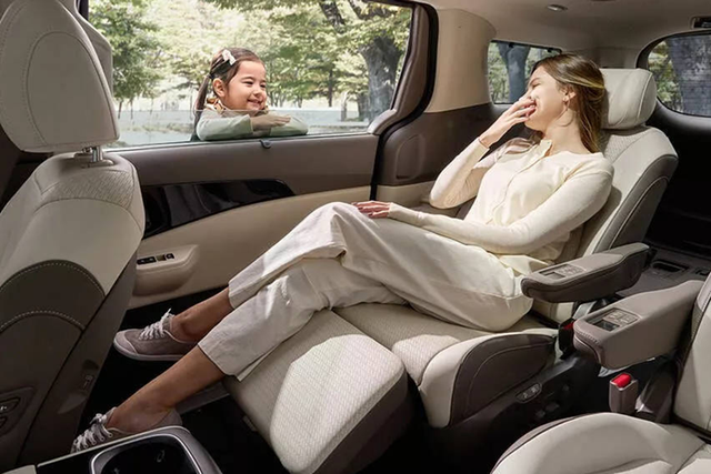 Chi tiết nội thất Kia Carnival 2025 sang chảnh - Hình 3 Chi tiet noi that Kia Carnival 2025 sang chanh-Hinh-3