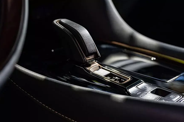 Toyota Alphard 2024 giá không dưới 4 tỷ đồng - Hình 6 Toyota Alphard 2024 gia khong duoi 4 ty dong-Hinh-6