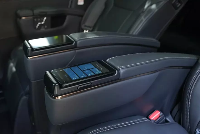 Toyota Alphard 2024 giá không dưới 4 tỷ đồng - Hình 5 Toyota Alphard 2024 gia khong duoi 4 ty dong-Hinh-5