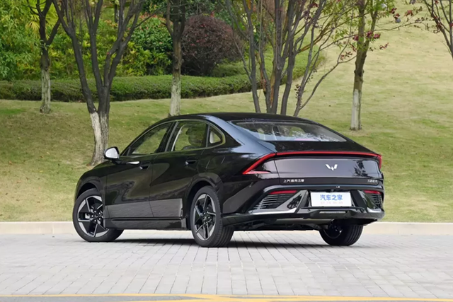 Chi tiết Wuling Starlight 2024 chỉ 288 triệu đồng - Hình 11 Chi tiet Wuling Starlight 2024 chi 288 trieu dong-Hinh-11