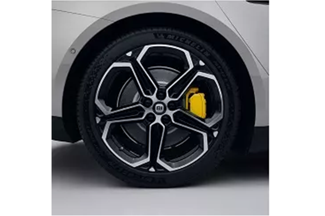 SU7 - xe điện đầu tiên của Xiaomi lộ diện, bán ra vào năm sau - Hình 2 SU7 - xe dien dau tien cua Xiaomi lo dien, ban ra vao nam sau-Hinh-2