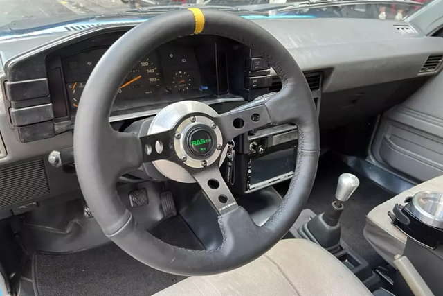 Cận cảnh Toyota Corolla gần 40 tuổi của đại gia Đặng Lê Nguyên Vũ - Hình 10 Can canh Toyota Corolla gan 40 tuoi cua dai gia Dang Le Nguyen Vu-Hinh-10