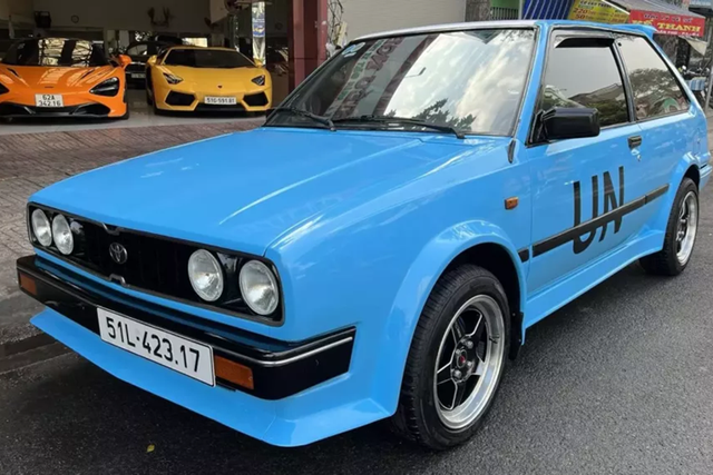 Cận cảnh Toyota Corolla gần 40 tuổi của đại gia Đặng Lê Nguyên Vũ - Hình 2 Can canh Toyota Corolla gan 40 tuoi cua dai gia Dang Le Nguyen Vu-Hinh-2