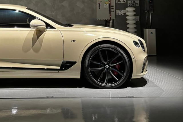 Cường Đô La khoe Bentley Continental GT 20 tỷ đồng - Hình 4 Cuong Do La khoe Bentley Continental GT 20 ty dong-Hinh-4