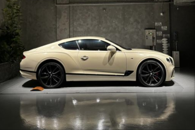 Cường Đô La khoe Bentley Continental GT 20 tỷ đồng - Hình 2 Cuong Do La khoe Bentley Continental GT 20 ty dong-Hinh-2