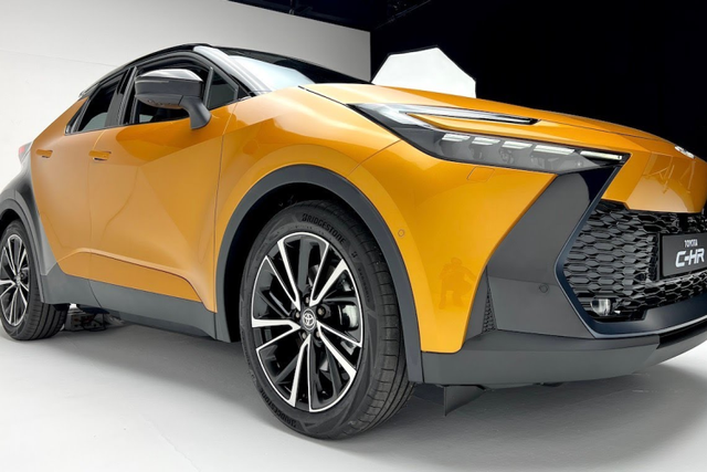 Cận cảnh Toyota C-HR 2024 từ 879 triệu đồng - Hình 10 Can canh Toyota C-HR 2024 tu 879 trieu dong-Hinh-10