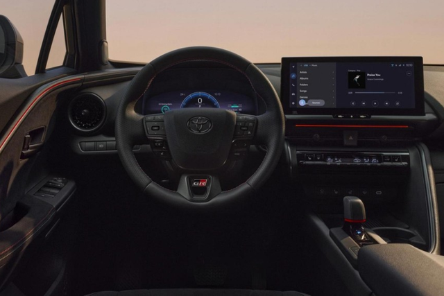 Cận cảnh Toyota C-HR 2024 từ 879 triệu đồng - Hình 7 Can canh Toyota C-HR 2024 tu 879 trieu dong-Hinh-7
