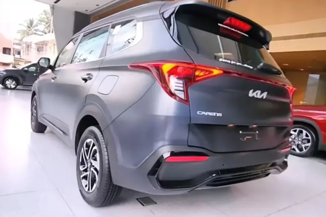 Chi tiết Kia Carens X-Line 2023 từ 551 triệu đồng - Hình 2 Chi tiet Kia Carens X-Line 2023 tu 551 trieu dong-Hinh-2