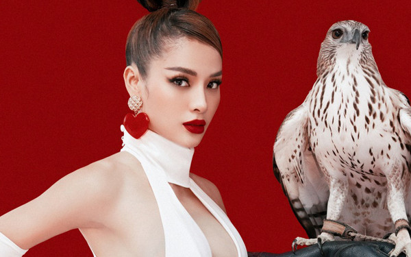 Nữ hoàng gợi cảm Phương Trinh Jolie tái xuất gợi cảm hút mắt Nu hoang goi cam Phuong Trinh Jolie tai xuat goi cam hut mat