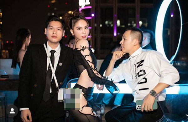 Đầu năm Ngọc Trinh mặc như không ra đường Dau nam Ngoc Trinh mac nhu khong ra duong