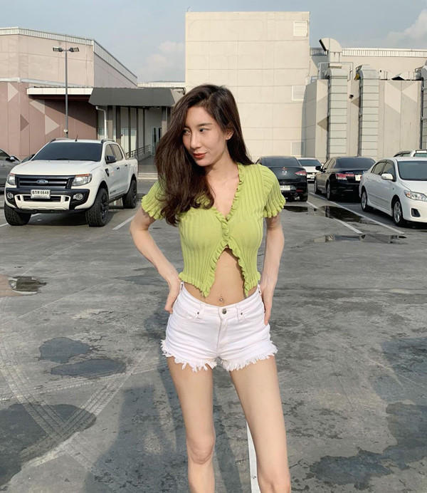 Jennie BLACKPINK khoe body sexy khi diện áo croptop - Hình 3 Jennie BLACKPINK khoe body sexy khi dien ao croptop-Hinh-3