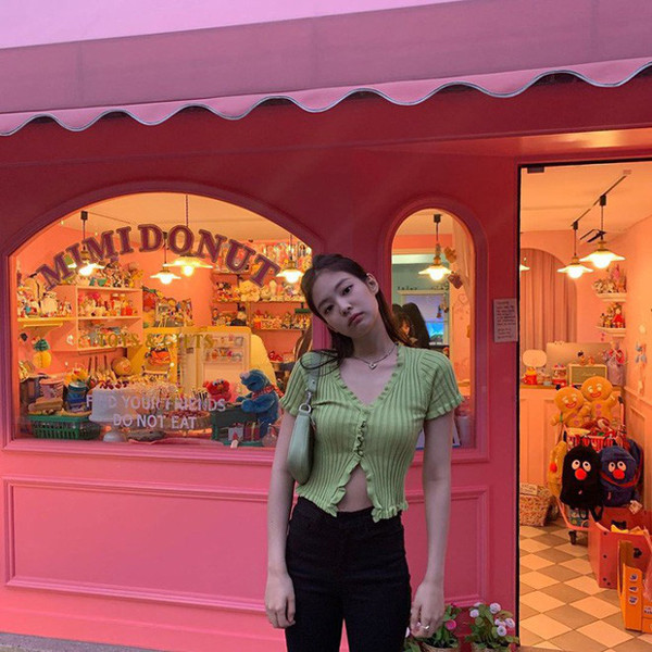 Jennie BLACKPINK khoe body sexy khi diện áo croptop Jennie BLACKPINK khoe body sexy khi dien ao croptop