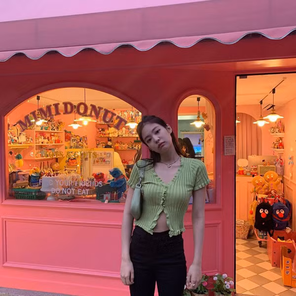Jennie BLACKPINK khoe body sexy khi dien ao croptop