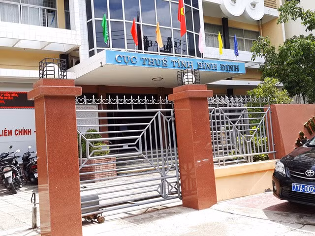 Hang loat lanh dao Cuc Thue Binh Dinh co dau hieu chiem doat tien thue