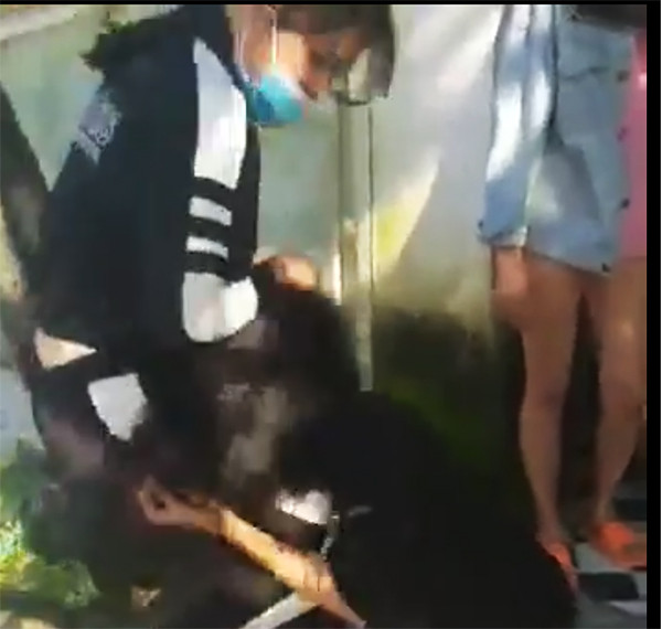 Quảng Nam: Xôn xao clip 2 thiếu nữ bị đánh hội đồng dã man Quang Nam: Xon xao clip 2 thieu nu bi danh hoi dong da man