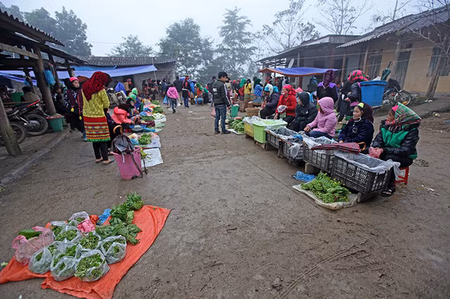 Can canh cho phien Ha Giang nhon nhip nhung ngay cuoi nam 2018