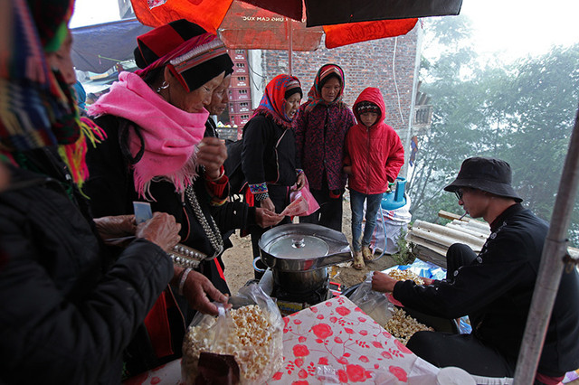 Cận cảnh chợ phiên Hà Giang nhộn nhịp những ngày cuối năm 2018 - Hình 19 Can canh cho phien Ha Giang nhon nhip nhung ngay cuoi nam 2018-Hinh-19