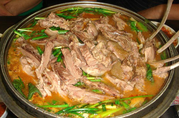 Lừa "tùng xẻo", món ăn kinh dị nghe tên đã rùng mình - Hình 8 Lua