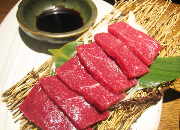 Lừa "tùng xẻo", món ăn kinh dị nghe tên đã rùng mình - Hình 12 Lua