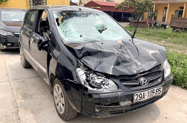 Chủ tịch xã đâm chết người, nhờ nhận tội thay chỉ bị án treo - Hình 2 Chu tich xa dam chet nguoi, nho nhan toi thay chi bi an treo-Hinh-2